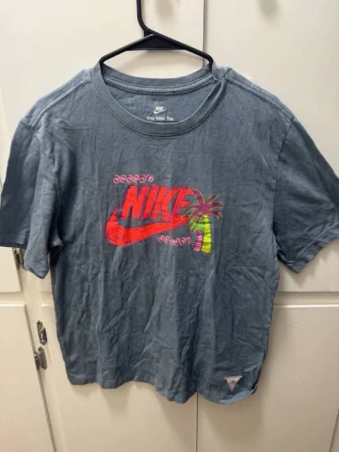 Nike Tropical Palm Tree Graphic T-shirt Men’s Medium Washed Gray Surf