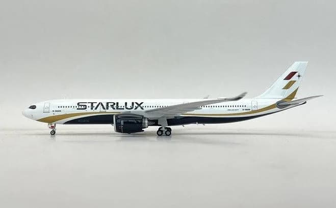 Phoenix-models 1:400 Airbus A330-900neo Starlux B-58305