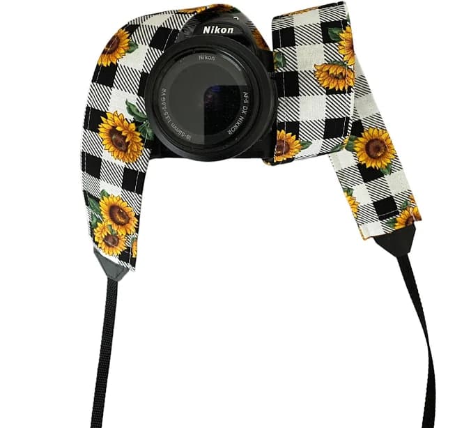 Black and White Checkered Daisies Camera Strap / DSLR Camera Strap for Nikon, Canon, Sony and more / Fabric Camera Strap