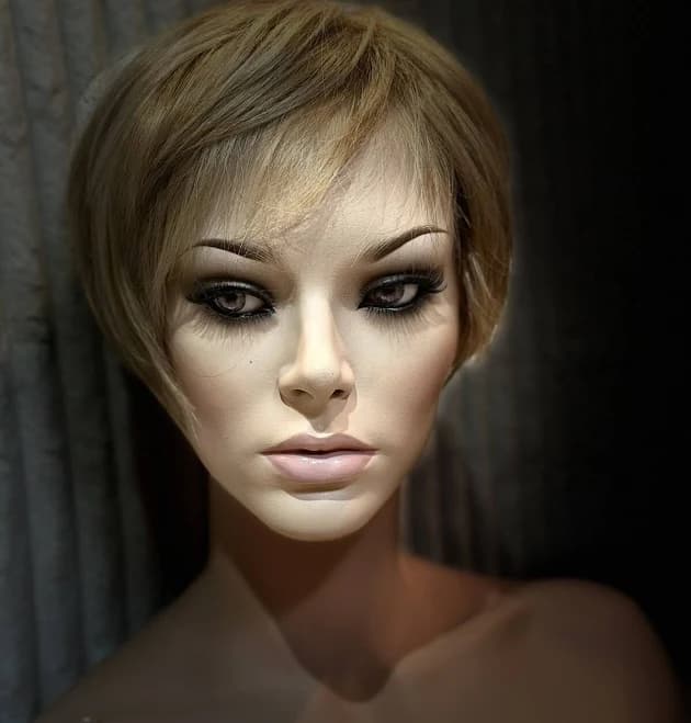 Realistic Female Mannequin Head With Shoulders For Display Wigs