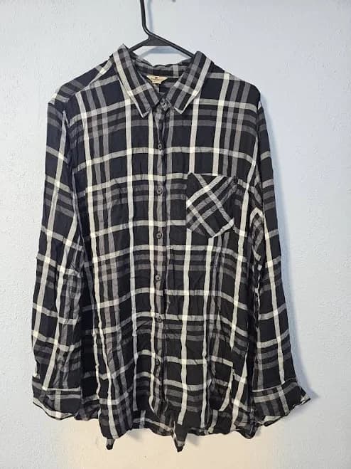 Woolwich Women's Button Down Black And White Plaid Flannel Shirt Size