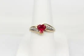 10k Yellow Gold Red Heart Stone Ring w/ Diamond Accents Sz 7