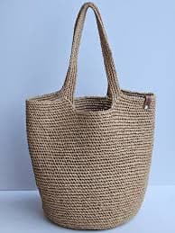 Stylish raffia shopper bag