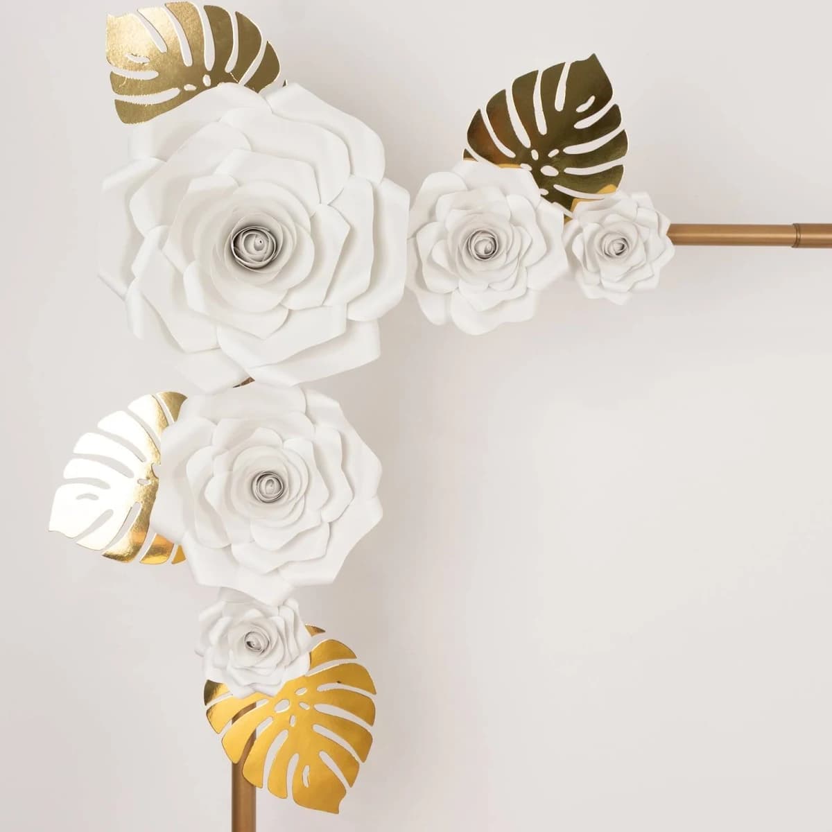 tableclothsfactory Set Of 9 3D Rose Paper Flowers With Gold Monstera Leaves