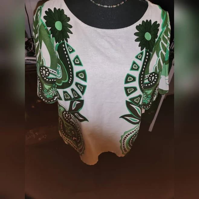 Calligraphie Tops | White and Green Graphic Short Sleeve T-Shirt | Color: Green/White | Size: L | Shereje's Closet