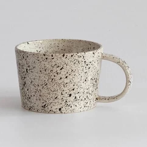 black & white mug DOTS