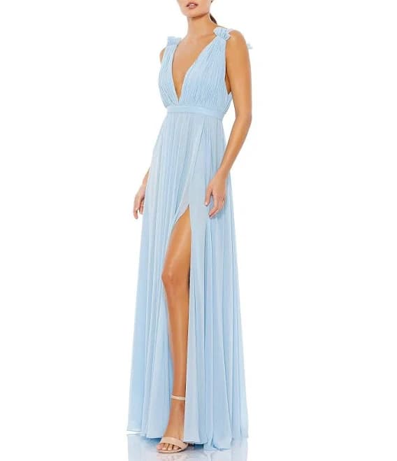 Mac Duggal Women's Sleeveless Chiffon V-Neck