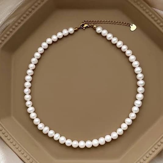 Minimalist Freshwater Pearl Necklace