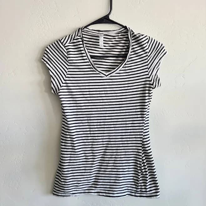 Women's Striped V-Neck Short Sleeve T-Shirt