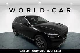 Genesis GV70 2.5T Select AWD w/ Leatherette, Navigation, Sunroof & 19" Alloys