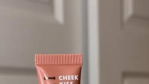 Amazon.com : Milani Cheek Kiss Liquid Blush + Glow, Creamy 2-in-1 Blush for Cheeks and Highlighter Makeup for Dewy, Radiant Finish - 130 Dolce Pink : Beauty & Personal Care
