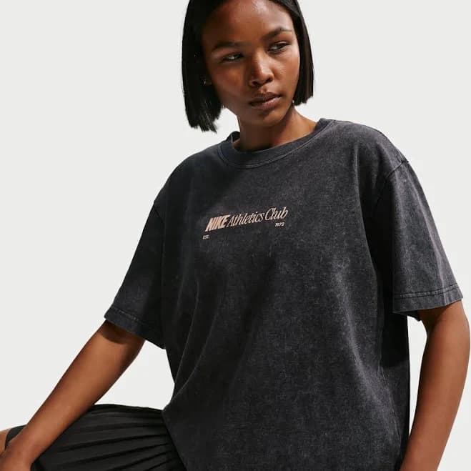 Nike Women's Sportswear Classic Oversized T-Shirt