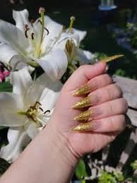 Gold glitter press on nails| Stiletto nails| Luxury press on nails| Fake nails| Glue on nails| Gel nails| Gold press on nails| Acrylic nails