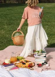 Romanticize Reading Tee Pink – I'll Read What She's Reading