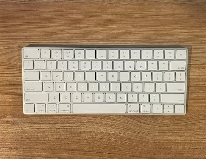 Apple Magic Keyboard - US English - White/Silver Model A1644 | Wireless | Compact