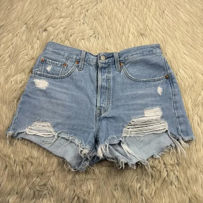 Levi's Women's 27 Light Wash Distressed 501 Cut Off Denim Shorts
