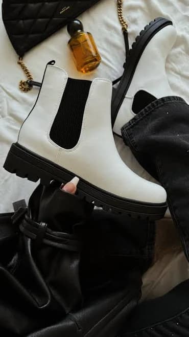Nicolo Pull-On Chelsea Boots