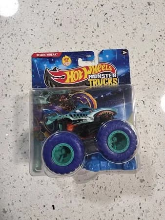 Hot Wheels Beast Bashers Shark Wreak Diecast Car