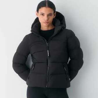 The Super Puff Women's The Supersnug Puff Jacket in Black | 3XS