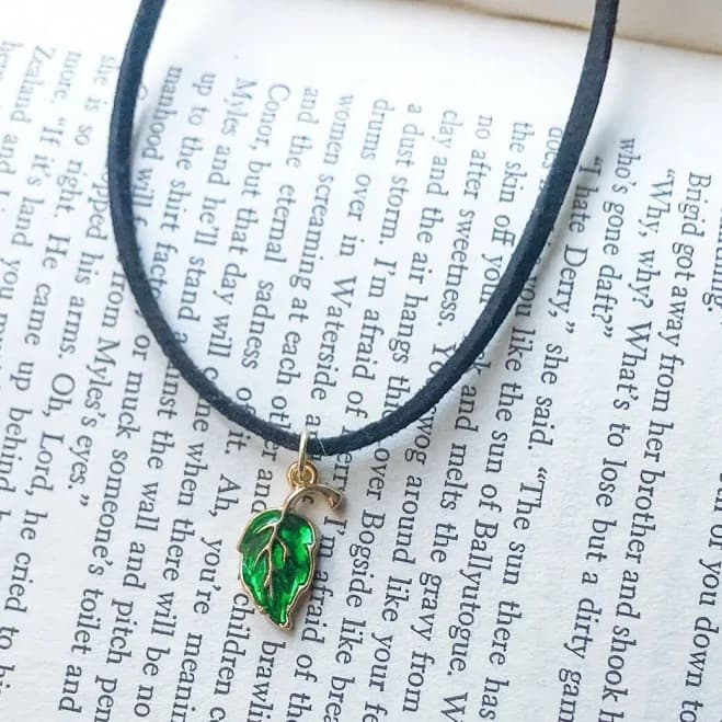 Green Leaf Charm Choker, Black Faux Suede, Enamel Necklace 90s Retro