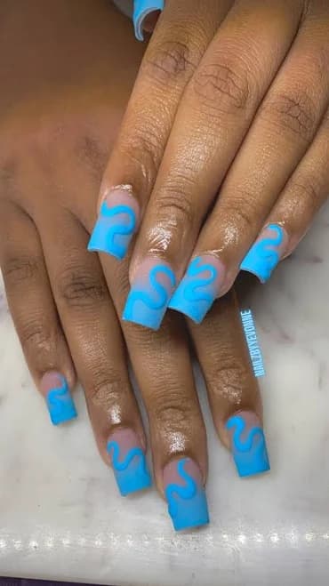 Ombré Blue Swirls Nail Bed