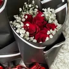 Red Roses bouquet with babies breath