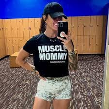 Muscle Mommy” - Women's Crop tee