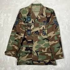 Army Camo Woodland Camouflage Button Up Shirt Mens MEDIUM LONG - Patches