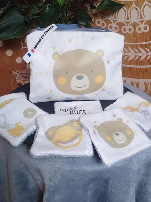 Bear Pouches and Its Set of Wipes