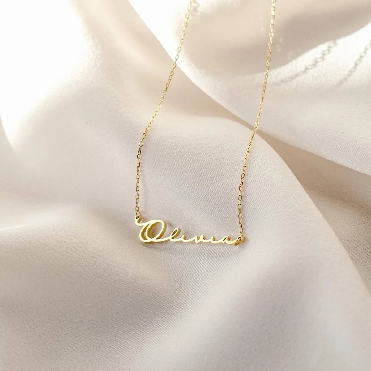 Minimal Name Necklace Caitlyn Minimalist Gold