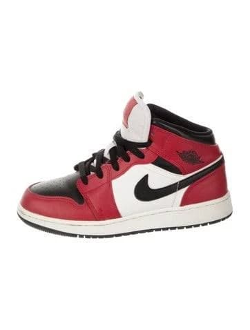 Jordan 1 Mid Chicago Black Toe in Red, Boys' 6