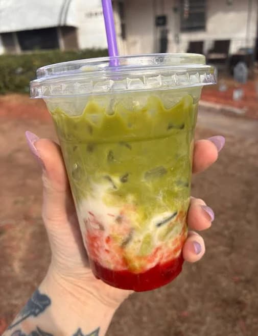 Iced Strawberry Matcha Latte 24 oz / Plant Based