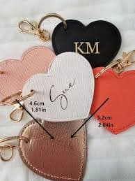 1pc Personalized Heart-Shaped Keychain - "Katie" And "Sophie" Letter Combination Faux Leather Pendant, Letter Heart-Shaped Keychain, Personalized PU Leather Girl's Heart-Shaped Keychain, Heart-Shaped Ladies Bag Charm, Personalized PU Leather Heat ...