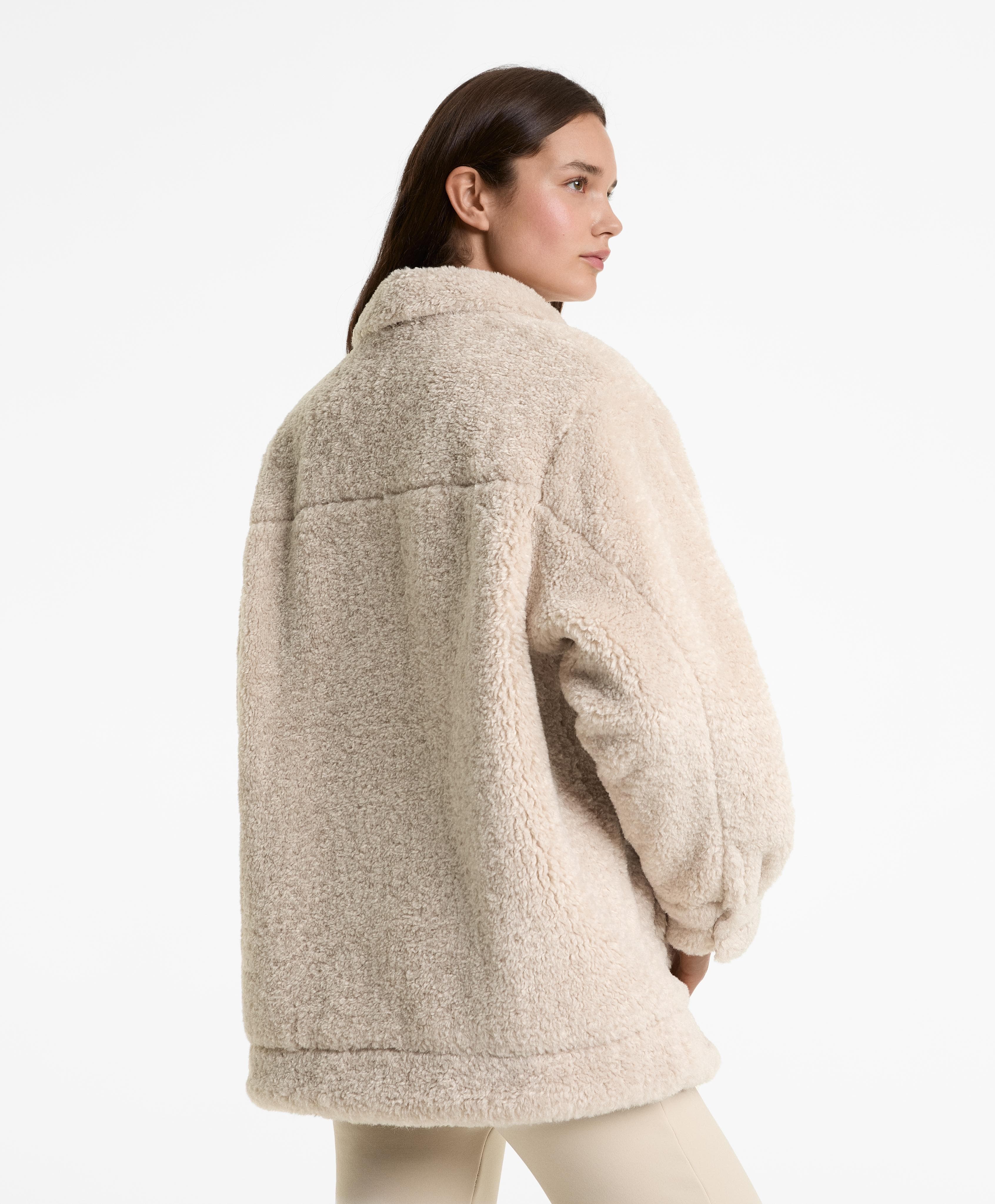 Faux fur jacket with front pockets | OYSHO United States