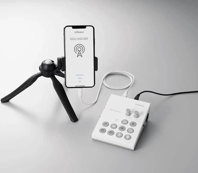 Roland GO:LIVECAST Smartphone Audio Interface