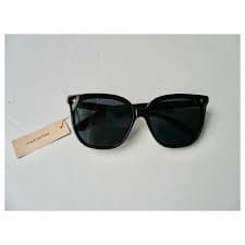 LOUIS VUITTON Óculos de sol XL quadrados My Monogram Fame Preto Plástico ref.1599738 - Joli Closet