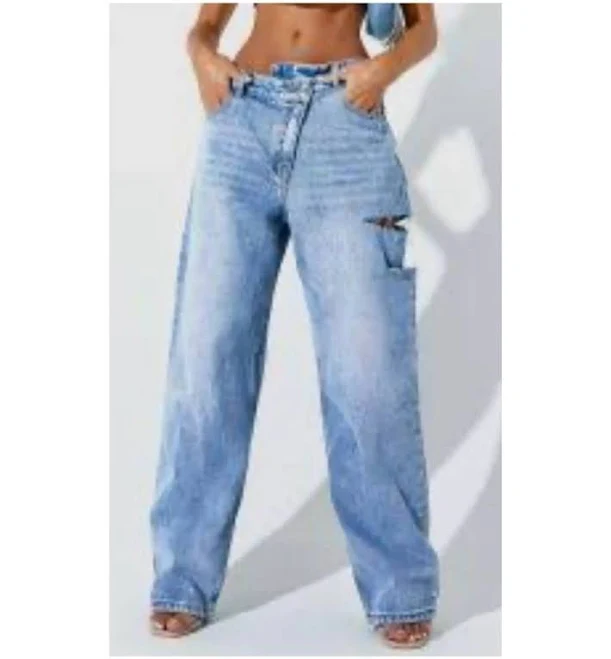 PrettyLittleThing Women's Ripped Knee Boyfriend Jeans