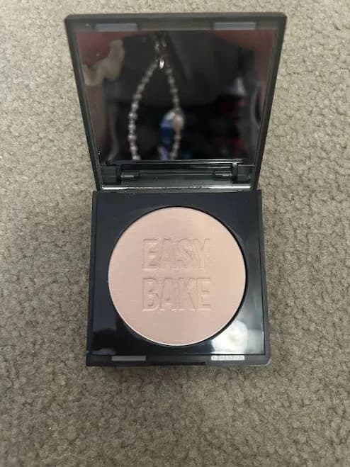 Huda Beauty Easy Bake and Snatch Pressed Brightening and Setting Powder 8.5g