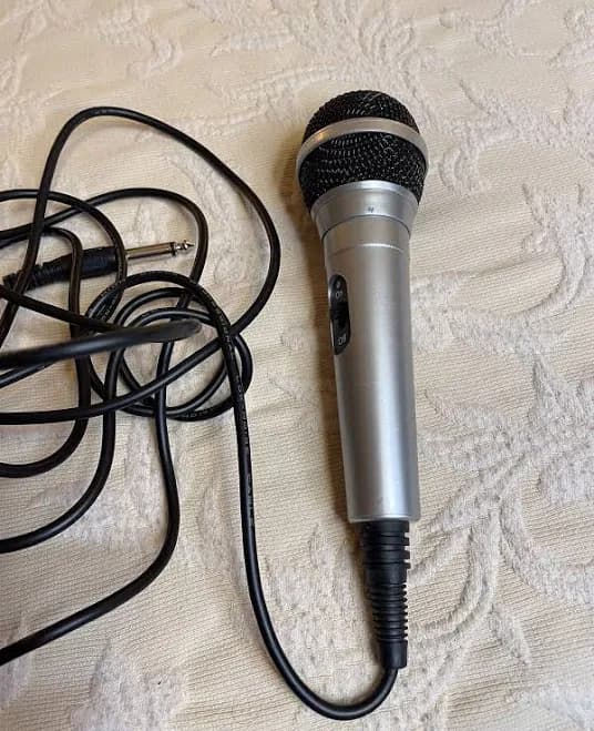 Professional Handheld Wired Vocal Microphone High Grade Low Noise