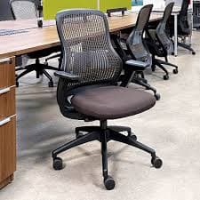 Knoll Used Generation Chair Black | Unparalleled Utility + Comfort