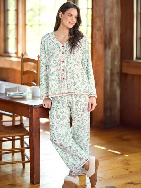 Vermont Country Store Women's Holly Berry Cotton Knit Pajama Set