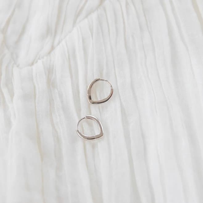 Classic Pointed Hoop