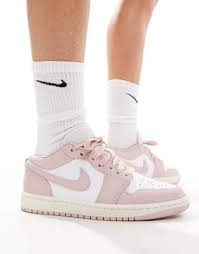 Nike Air Jordan 1 Low sneakers in white and pink | ASOS