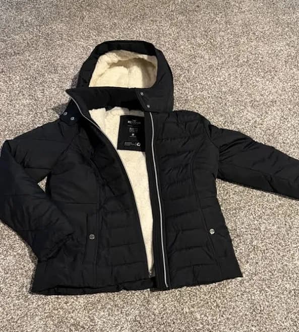Hollister Jackets & Coats | Hollister Black Quilted Puffer Jacket With Cream Sherpa Hood Lining | Color: Black/Cream | Size: M | Alissaford108's
