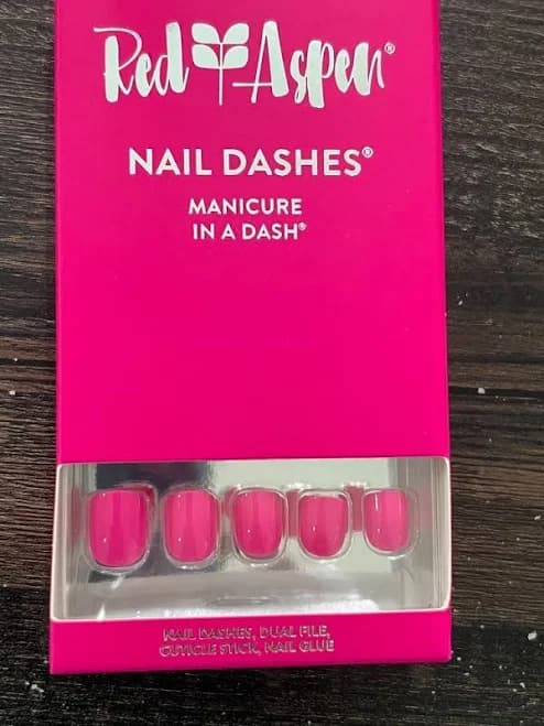 Red Aspen Nail Dashes Petite