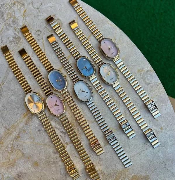 Elegant Women’s Gold Bracelet Watch Vintage Oval Dial, Waterproof Quartz Movement, Small Face Dress Watch for Ladies