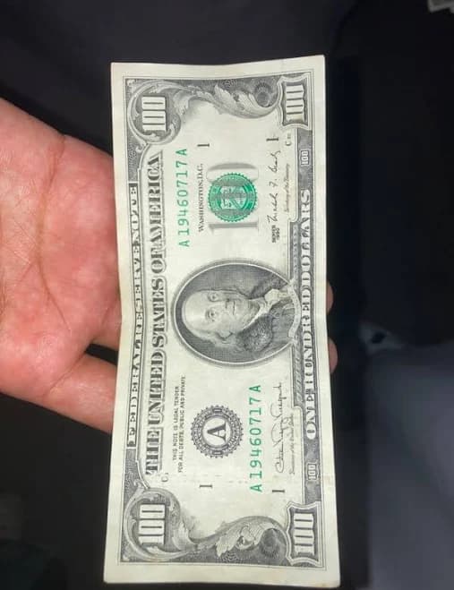Series 1990 $100 Dollar Bill Federal Reserve Note Circulated