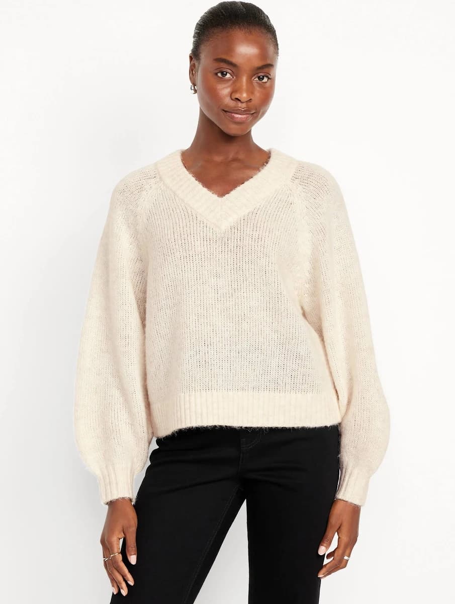 Old Navy Women's Cozy Cropped V-Neck Sweater