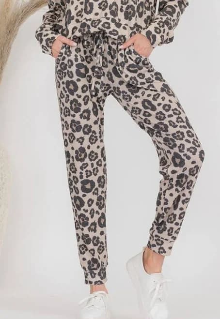 Women iconoflash Relaxed Leopard Print High-Rise Joggers