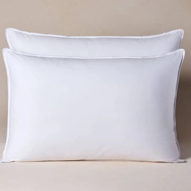 Marriott Hotels Down Alternative Pillow